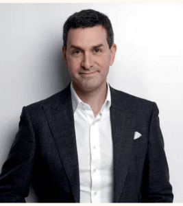 kit de diagnostic SMART DERMA développé par Byome Labs, comprenant un bâtonnet de prélèvement et des bandelettes lues via une tablette. Ce dispositif permet de déterminer précisément les besoins cutanés individuels en analysant le microbiome et d’offrir des recommandations de soins beauté sur mesure